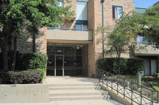 property at 1931 Prairie Square