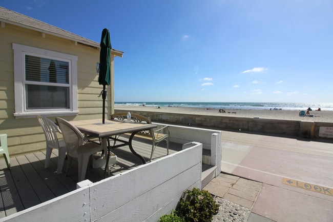 3829 Ocean Front Walk in San Diego, CA - Building Photo - Building Photo