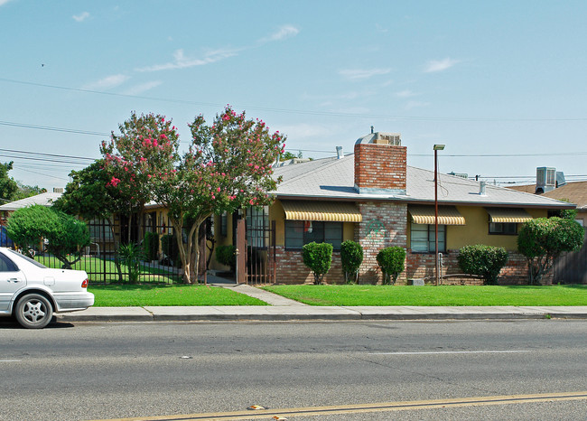 3431 E Clinton Ave in Fresno, CA - Building Photo - Building Photo