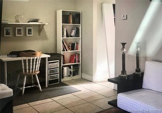 2008 Jackson St-Unit -E3 in Hollywood, FL - Building Photo - Building Photo