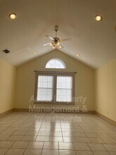 512 Xanthisma Ave in McAllen, TX - Foto de edificio - Building Photo