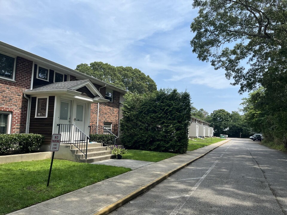 62 Oak St in Westhampton Beach, NY - Building Photo