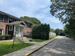 62 Oak St in Westhampton Beach, NY - Building Photo - Building Photo