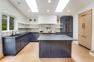 7044 8th Ave NW in Seattle, WA - Building Photo - Building Photo