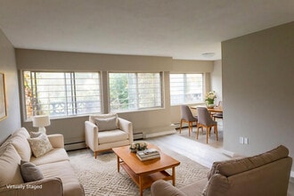 College Manor Mainstreet Apartments in Chilliwack, BC - Building Photo - Building Photo