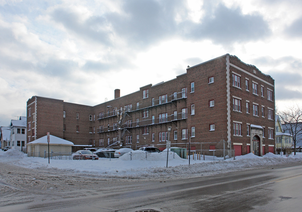 1210 N Clinton Ave in Rochester, NY - Foto de edificio