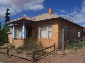 405 N Williamson Ave in Winslow, AZ - Building Photo