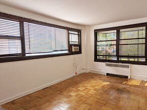 9822 63rd Dr, Unit 2B in Rego Park, NY - Building Photo - Building Photo
