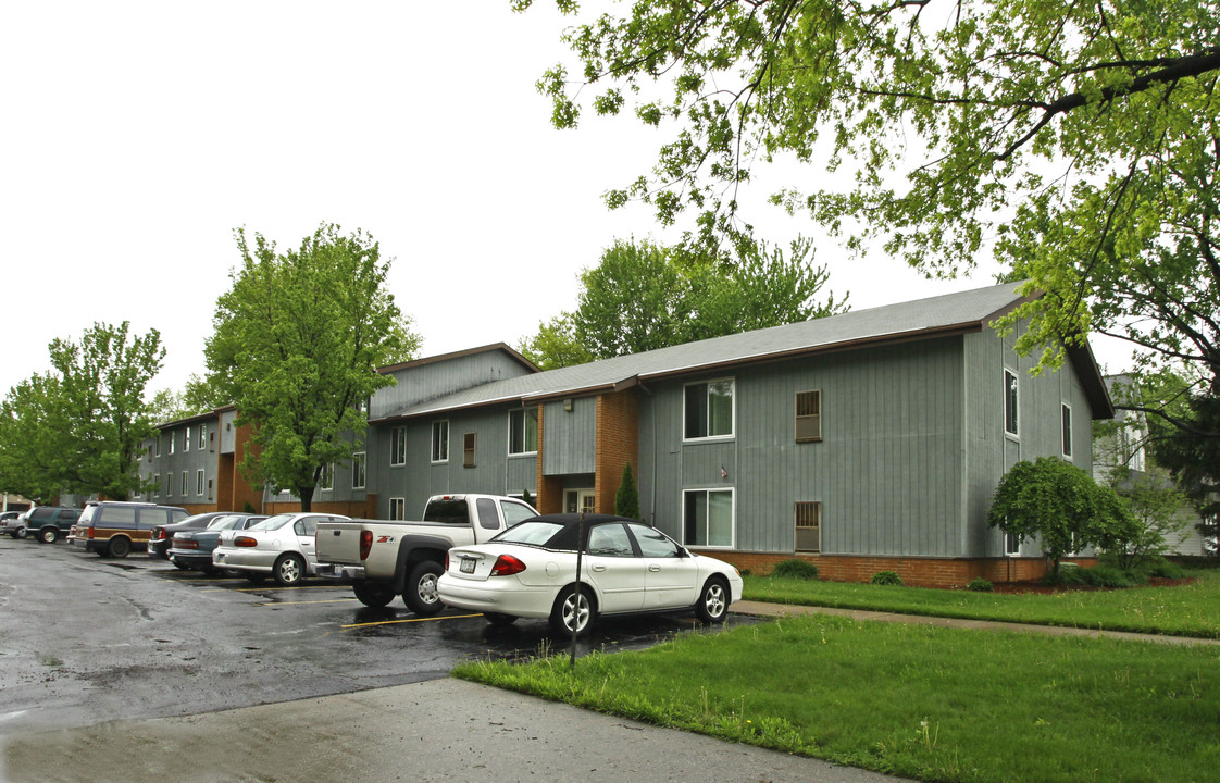 Eastview Meadows in Eastlake, OH - Building Photo