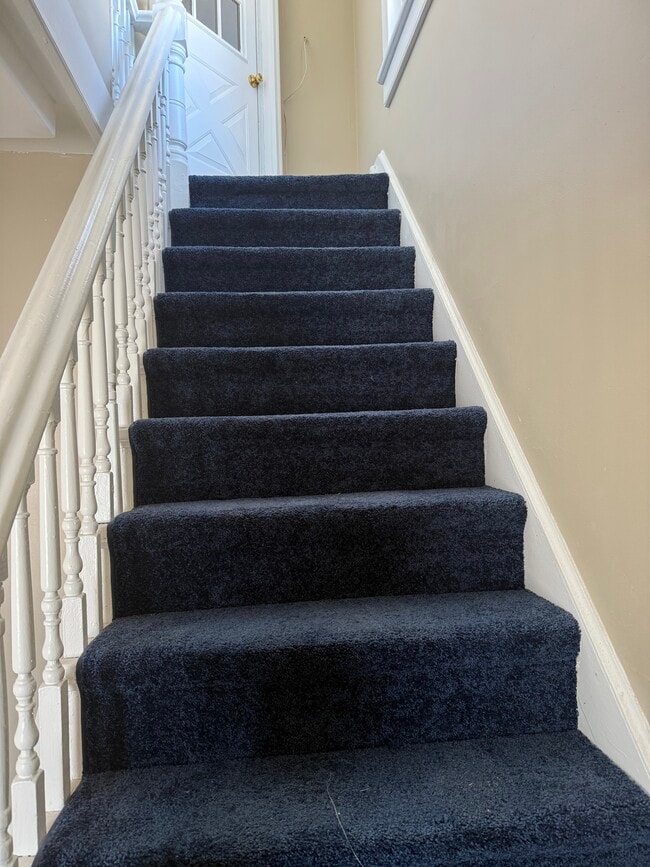 36 Davis St, Unit 3 in Danbury, CT - Building Photo - Building Photo