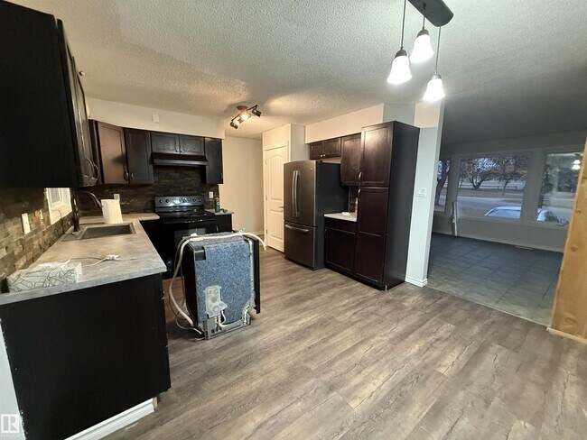 9607-9692 92 St in Fort Saskatchewan, AB - Building Photo - Building Photo