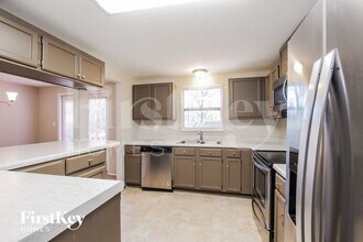 7333 Brigmore Dr in Charlotte, NC - Foto de edificio - Building Photo
