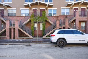 340 E Ashley St in Jacksonville, FL - Building Photo