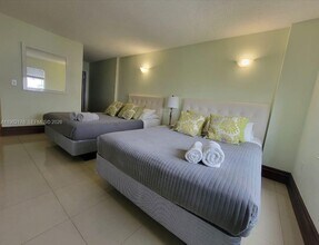 200 178th St, Unit 605 in Sunny Isles Beach, FL - Foto de edificio - Building Photo