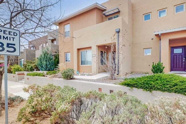 5643 University Blvd SE in Albuquerque, NM - Building Photo - Building Photo