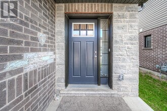 135 Hardcastle Dr in Cambridge, ON - Building Photo - Building Photo