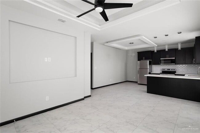 12 S Xanthia St in Alton, TX - Foto de edificio - Building Photo