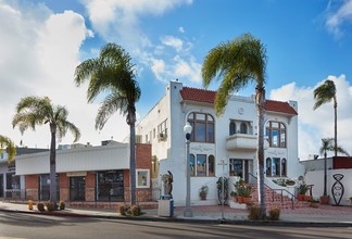 La Jolla Plaza in La Jolla, CA - Building Photo - Building Photo