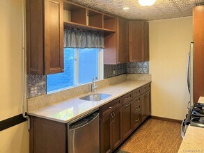 1 Overlook Dr in Valhalla, NY - Building Photo - Building Photo