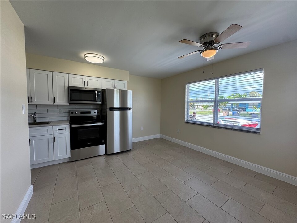 13301 First St in Ft. Myers, FL - Foto de edificio