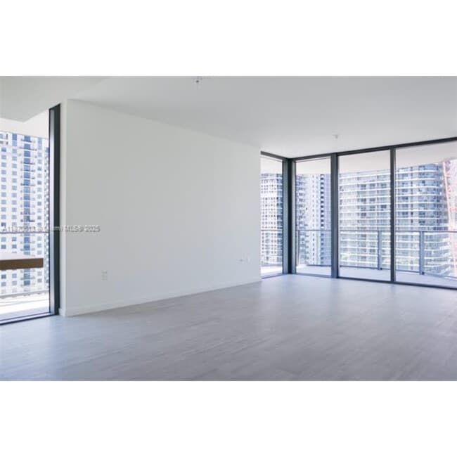 1000 Brickell Plz in Miami, FL - Building Photo - Building Photo