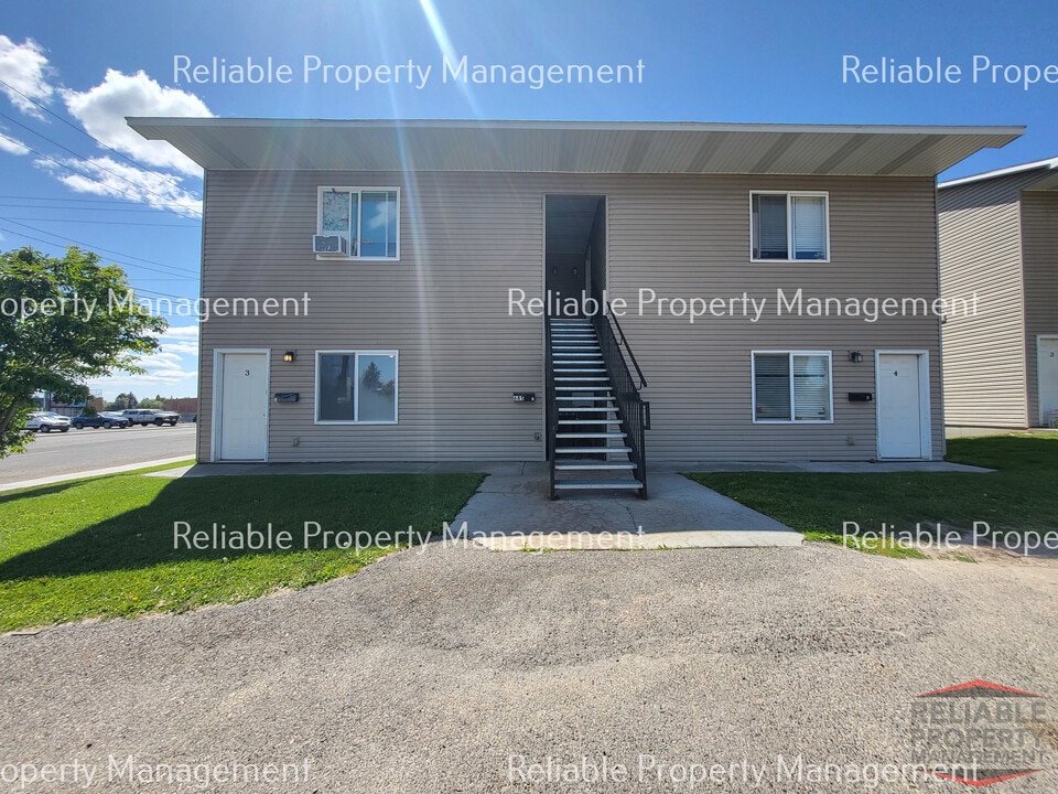 685 John Adams Pky, Unit 3 in Idaho Falls, ID - Foto de edificio