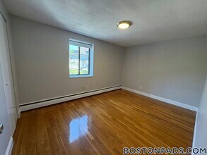 230 Babcock St, Unit 2B in Brookline, MA - Building Photo - Building Photo