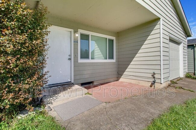 8045 SW Thorn St in Tigard, OR - Building Photo - Building Photo