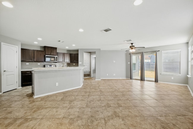 6731 Slaton Fields in Converse, TX - Building Photo - Building Photo