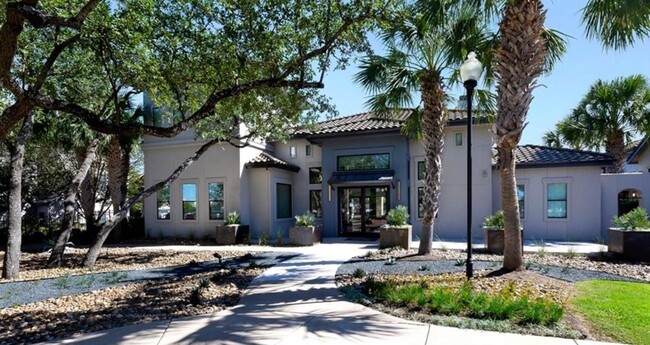 Toscana Apartments in Austin, TX - Foto de edificio - Building Photo