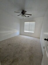 2007 N Bordeaux Way in Hanford, CA - Building Photo - Building Photo