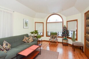 3717 N Janssen Ave, Unit J04P in Chicago, IL - Building Photo