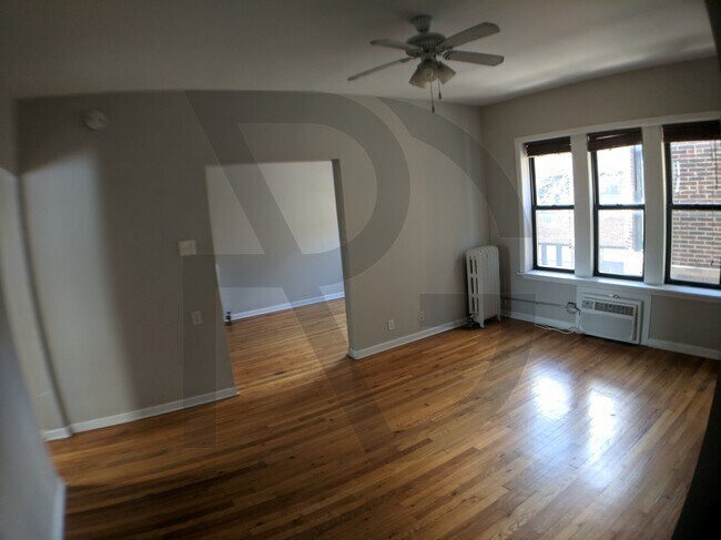 736 W Addison St, Unit 744-3S in Chicago, IL - Building Photo - Building Photo
