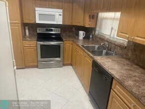 660 Long Island Ave in Fort Lauderdale, FL - Building Photo - Building Photo