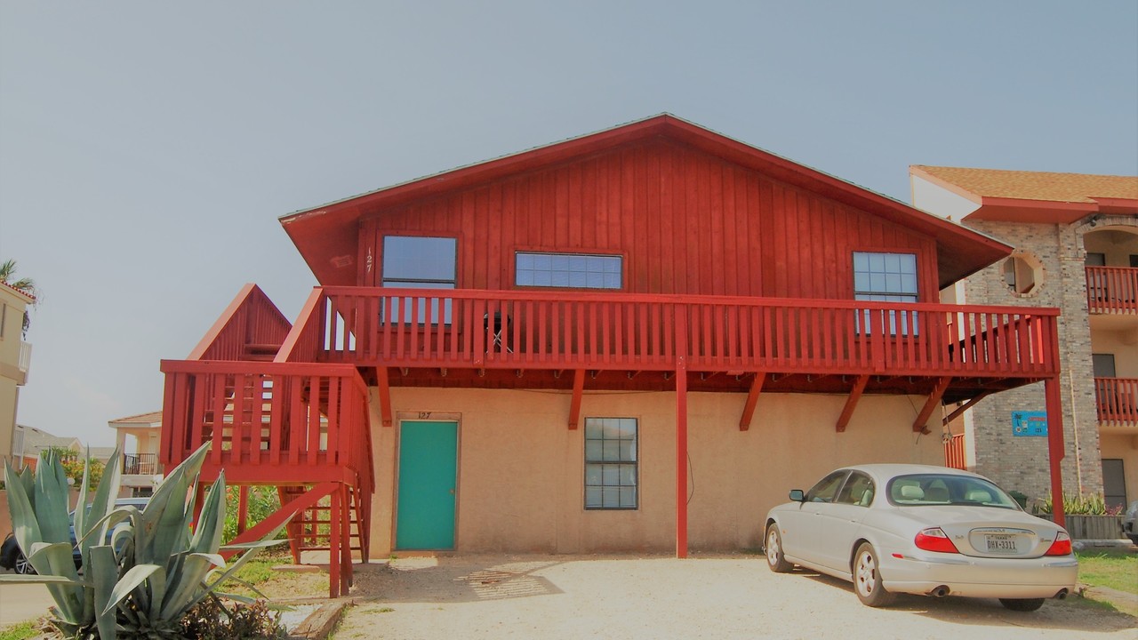 127 E Cora Lee Dr in South Padre Island, TX - Building Photo