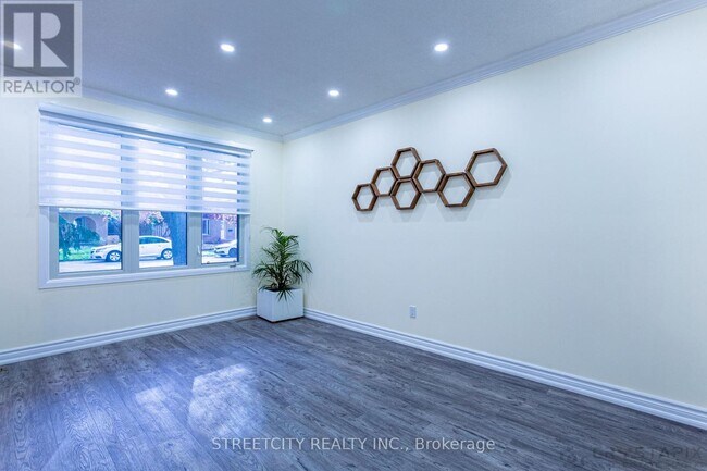 19 Winding Way Crescent in London, ON - Building Photo - Building Photo