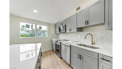 190 Tarpon Rd in Fort Myers Beach, FL - Building Photo - Building Photo
