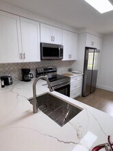 7350 Kinghurst Dr in Delray Beach, FL - Building Photo - Building Photo