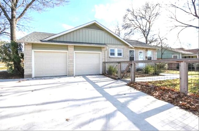 1415 Newfield Ln in Austin, TX - Building Photo - Building Photo