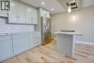 111 Riverside Dr E in Windsor, ON - Building Photo - Building Photo