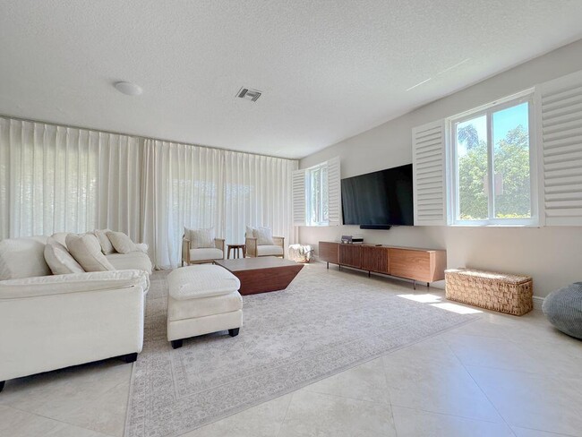 6819 Via Regina in Boca Raton, FL - Building Photo - Building Photo