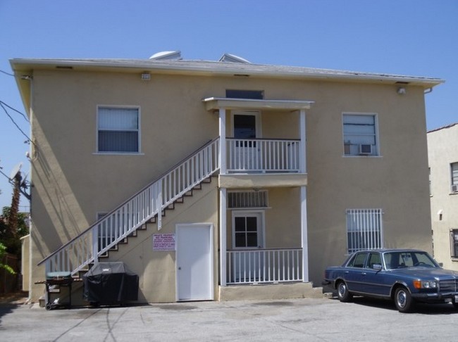 North Hobart Apartments in Los Angeles, CA - Foto de edificio - Building Photo