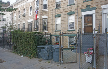 372 Montauk Ave in Brooklyn, NY - Building Photo - Building Photo