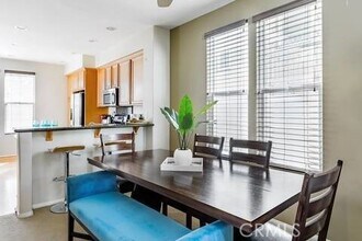 209 Tall Oak in Irvine, CA - Building Photo - Building Photo