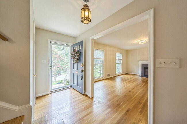 7701 Sebago Rd in Bethesda, MD - Building Photo - Building Photo