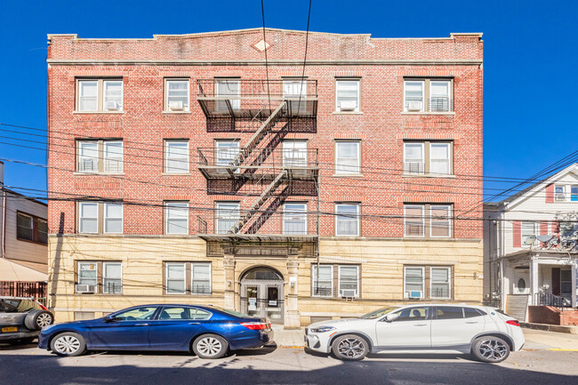 74-11 88th Rd in New York, NY - Foto de edificio - Building Photo