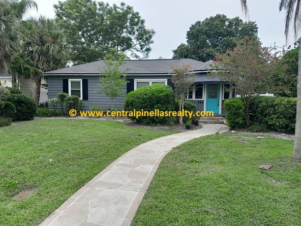 446 37th Ave NE in St. Petersburg, FL - Building Photo