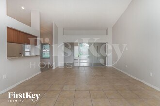 5718 Wedgefield Dr in Zephyrhills, FL - Building Photo - Building Photo