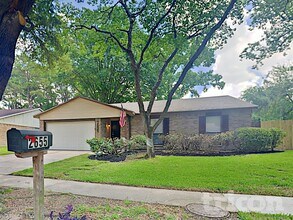 2655 Lark in Humble, TX - Foto de edificio - Building Photo