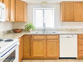 8367 S Reed St in Littleton, CO - Foto de edificio - Building Photo